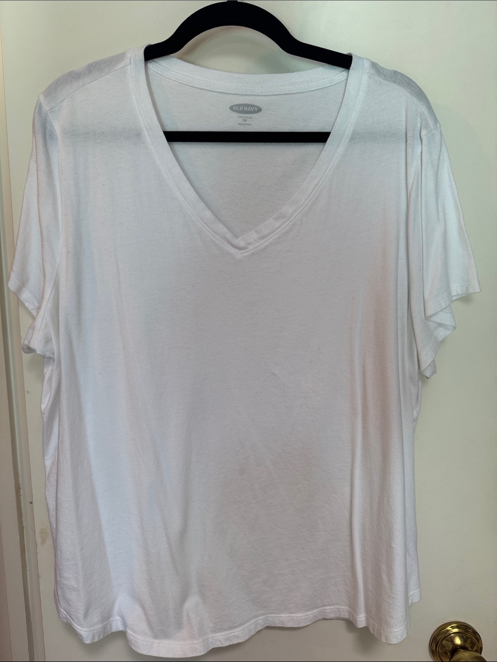 Old Navy Everywear White V-Neck Short Sleeve Tee - $5